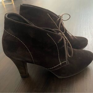 Women’s Paul Green Munchen Brown Suede Ankle Boots with Heel. Size 5.5